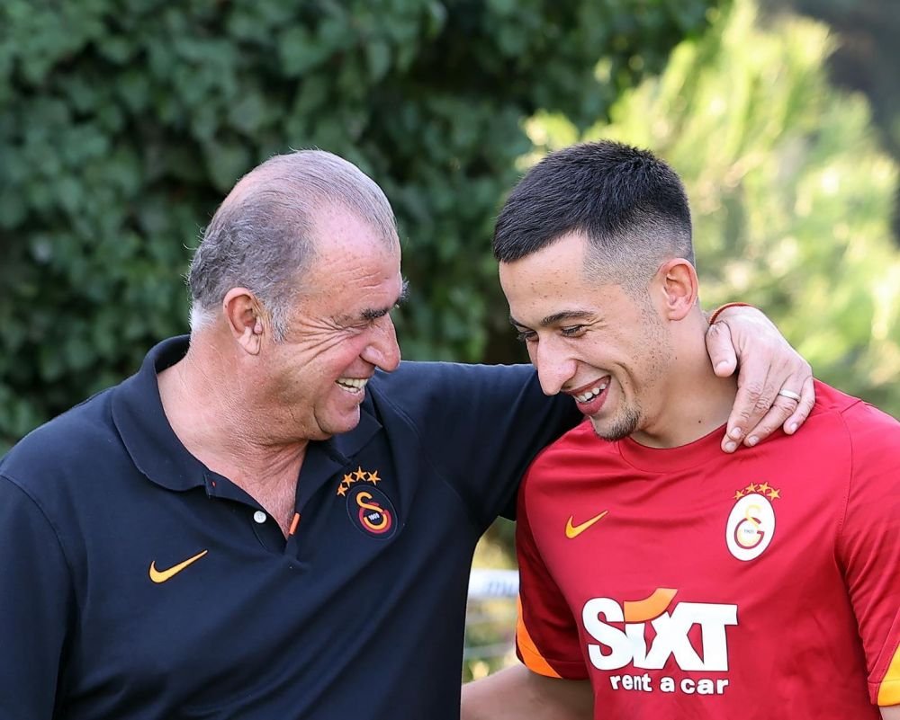 Piedestalul pe care a fost ridicat Moruțan după primul meci la Galatasaray_5