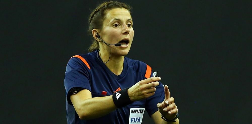 Premieră |&nbsp;Rom&acirc;nia - Liechtenstein va fi arbitrat de o brigadă feminină, &icirc;n direct pe PRO TV