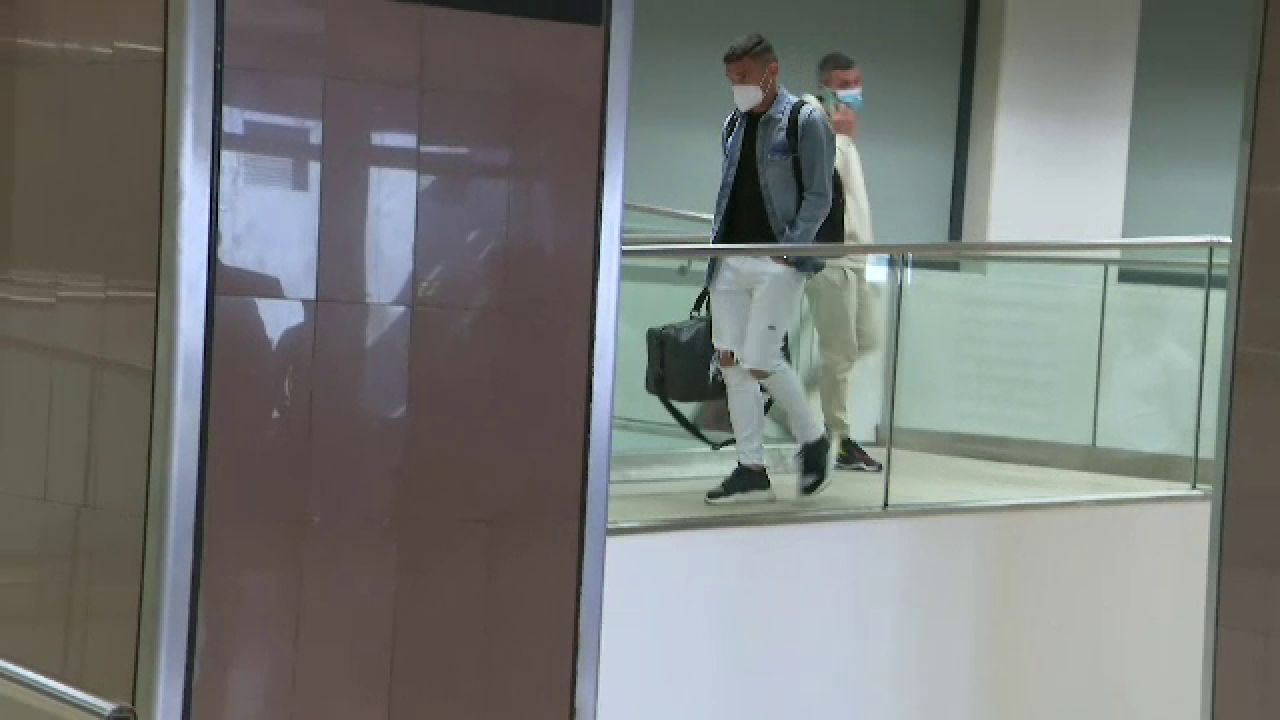 FOTO Claudiu Keșeru a ajuns în România!_11