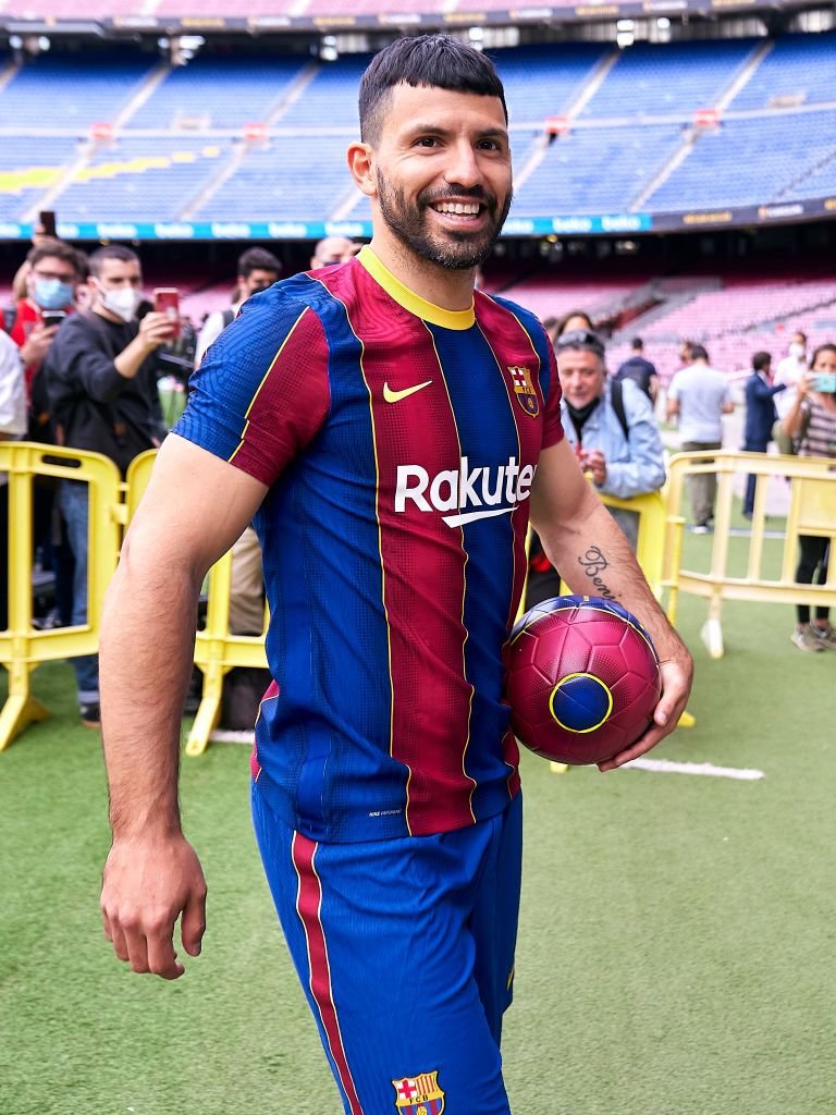 Barca l-a înscris pe Aguero datorită căpitanilor Alba și Busquets! Catalanii au vândut în Premier League_6