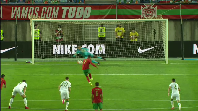 Și-a lovit cu pumnul un adversar și a ratat un penalty cu Irlanda! Ronaldo, car de nervi în preliminariile Mondialului _6