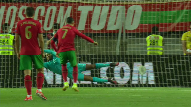 Și-a lovit cu pumnul un adversar și a ratat un penalty cu Irlanda! Ronaldo, car de nervi în preliminariile Mondialului _8