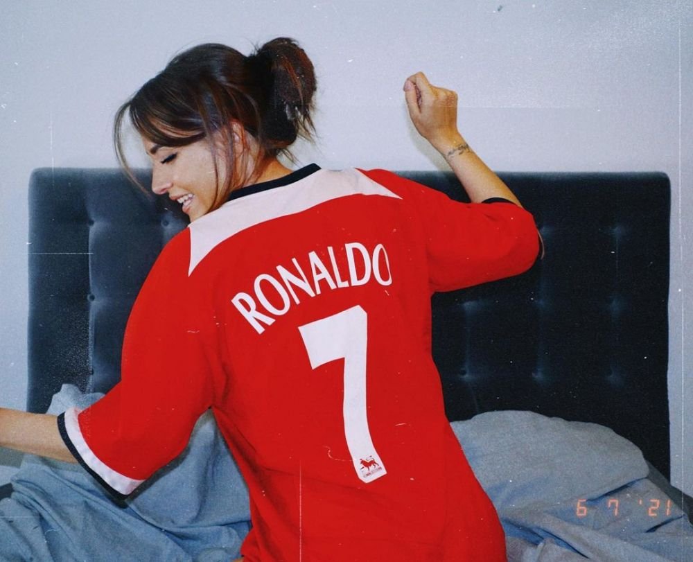 Ea este cea mai bucuroasă de transferul lui Ronaldo! Modelul obsedat de United promite să posteze doar poze sexy  _10