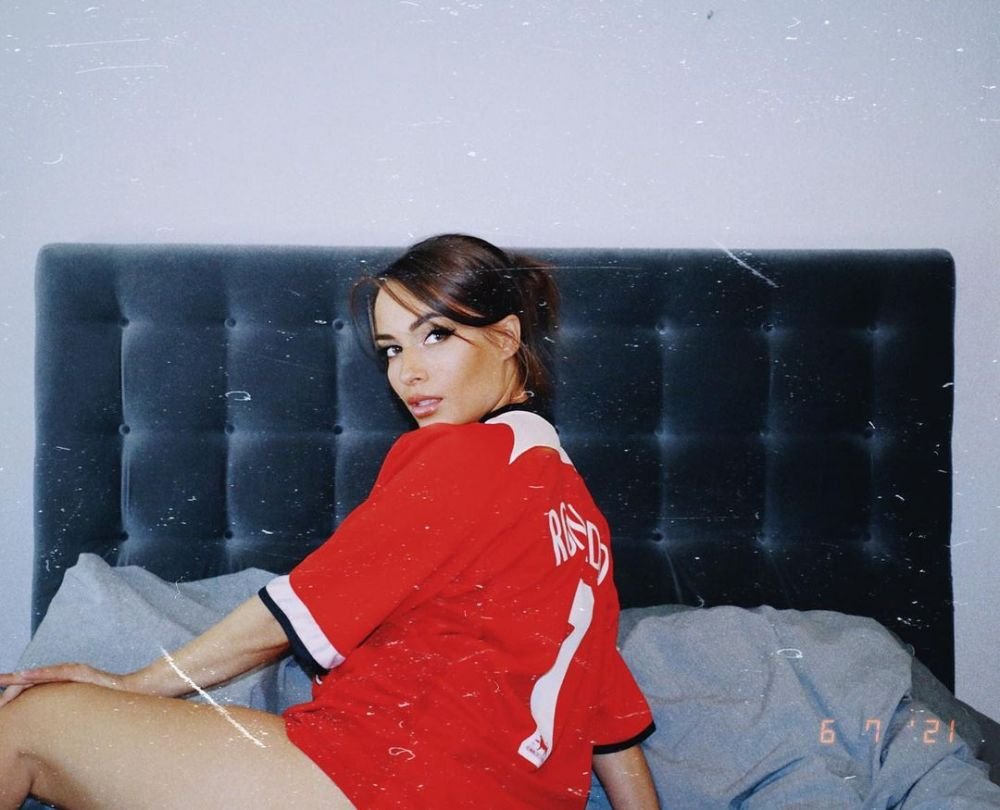 Ea este cea mai bucuroasă de transferul lui Ronaldo! Modelul obsedat de United promite să posteze doar poze sexy  _11