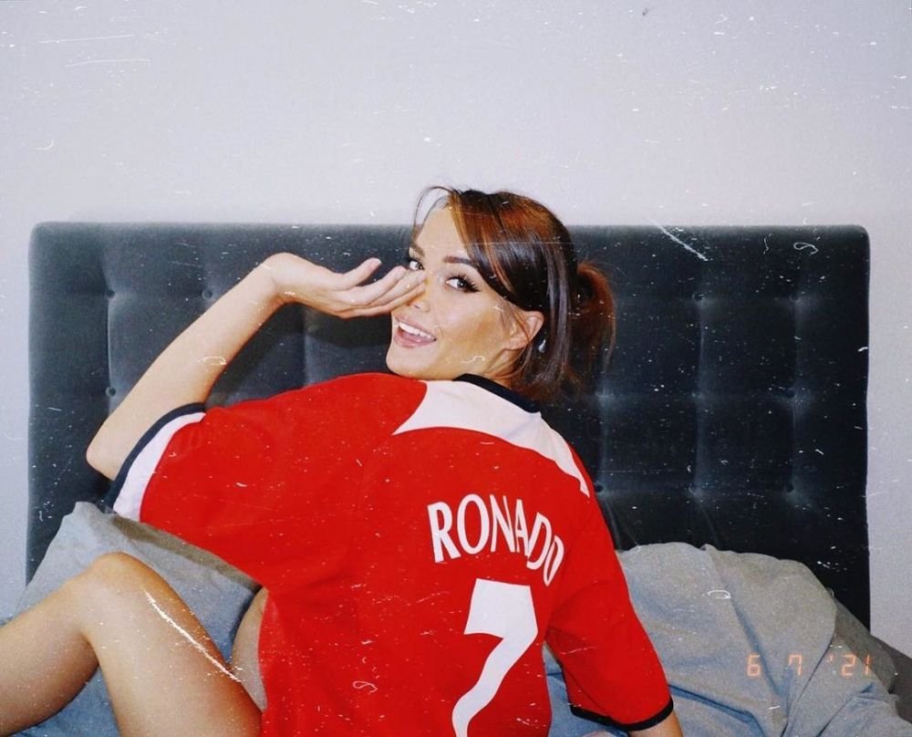 Ea este cea mai bucuroasă de transferul lui Ronaldo! Modelul obsedat de United promite să posteze doar poze sexy  _21