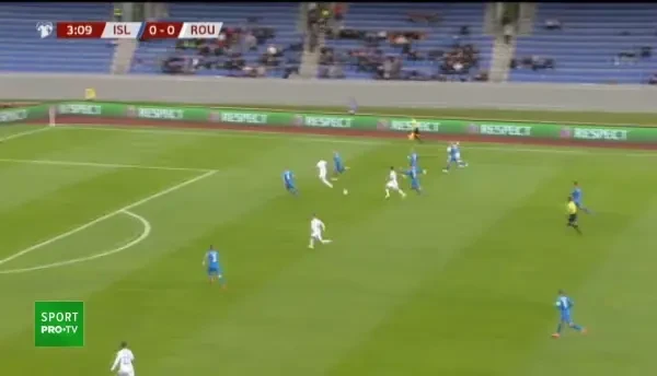 Sorescu trimite primul șut la poarta Islandei! Balonul se duce peste poartă