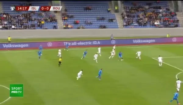 OCAZIE ISLANDA! Chiricheș greșește în apropierea careului lui Niță, Kjartansson scapă singur cu Niță și reia cu capul, dar portarul intervine bine!