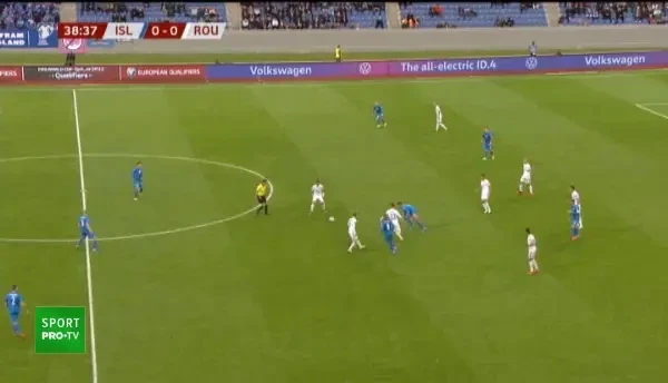 Cicâldău îi pasează lui Dragoș Nedelcu, care șutează puternic de la distanță, dar portarul reține fără probleme