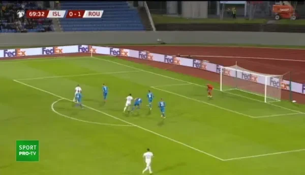 Ianis Hagi pătrunde &icirc;n careu și se &icirc;mpiedică &icirc;n momentul șutului, apoi se ridică și șutează, trimiț&acirc;nd &icirc;n poartă, dar arbitrul fluierase fault &icirc;n atac