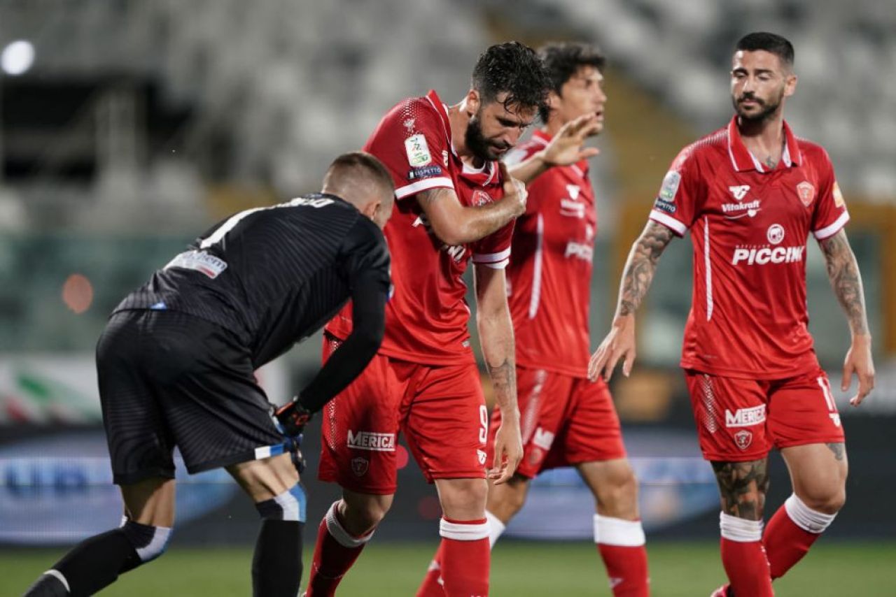 Dinamo vrea să dea lovitură în pauza competițională! „Câinii” au pus ochii pe un fost jucător din Serie A_7