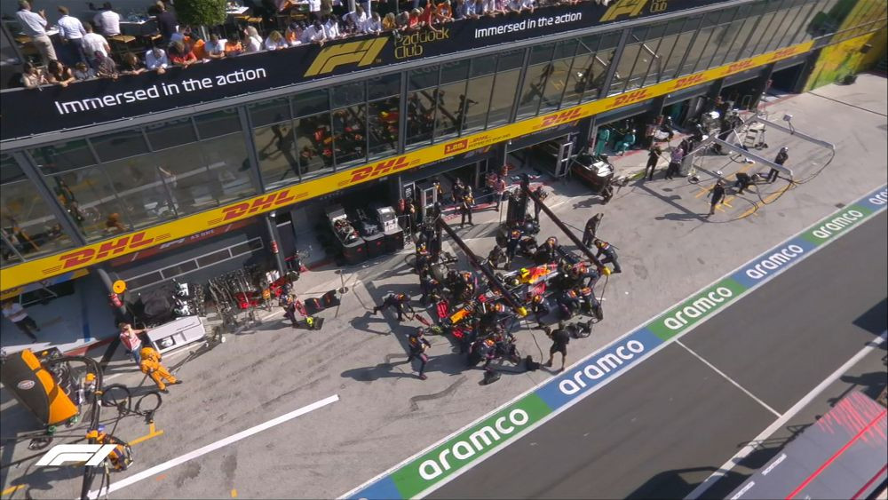 Verstappen câștigă cursa de pe pământul natal și revine pe prima poziție în clasamentul mondial!_4