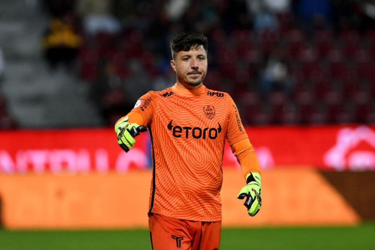 CFR Cluj a anunțat lotul de jucători cu care Petrescu va evolua în Conference League! Nume importante lăsate pe dinafară_4