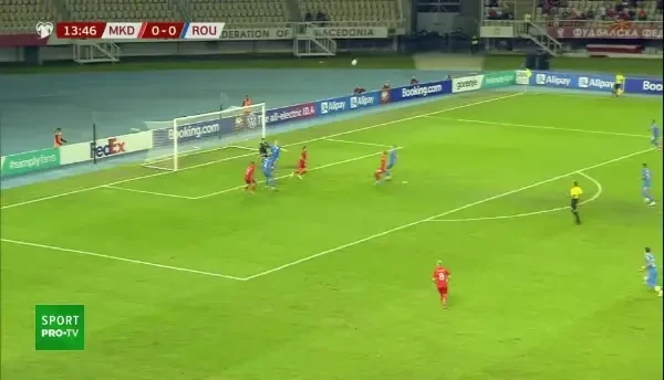 Macedonia de Nord este periculoasă după o gafă a lui Nedelcu în propria jumătate de teren, însă Chiricheș a fost atent și respins balonul