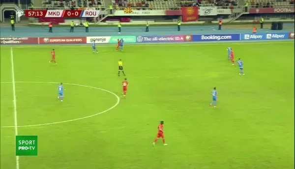 OCAZIE MACEDONIA DE NORD! Bardhi primește în careu și șutează pe jos, dar Niță este atent și reușește să respingă încă o dată!