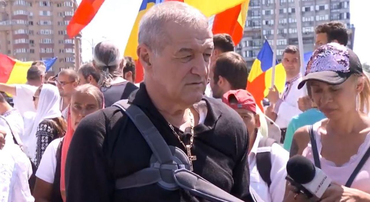 Gest neașteptat făcut de Gigi Becali înaintea derbiului FCSB - Dinamo! Unde a plecat patronul „roș-albaștrilor”_5