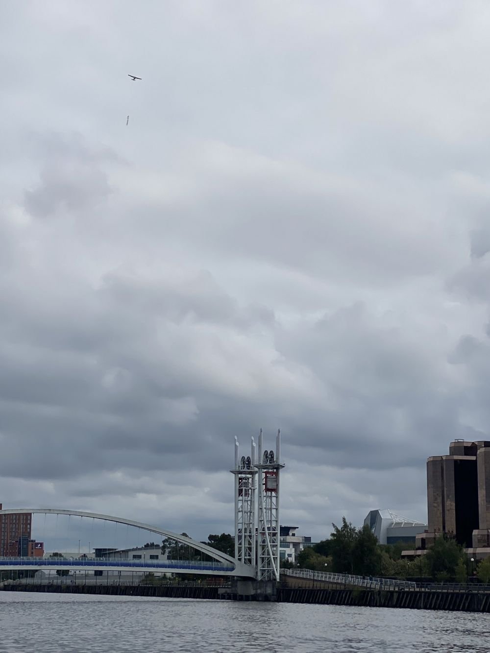 Momentul care i-a „stricat” sărbătoarea lui Ronaldo! Banner de susținere pe Old Trafford pentru cea care îl acuză de viol_2