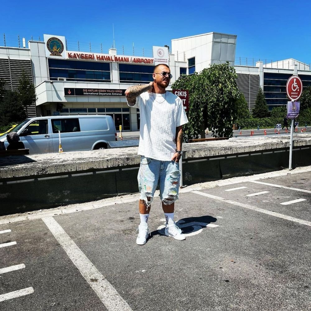 Fotografia cu care Alibec i-a înfuriat pe fanii lui CFR Cluj! În timp ce echipa pierdea, atacantul se distra la UNTOLD_7