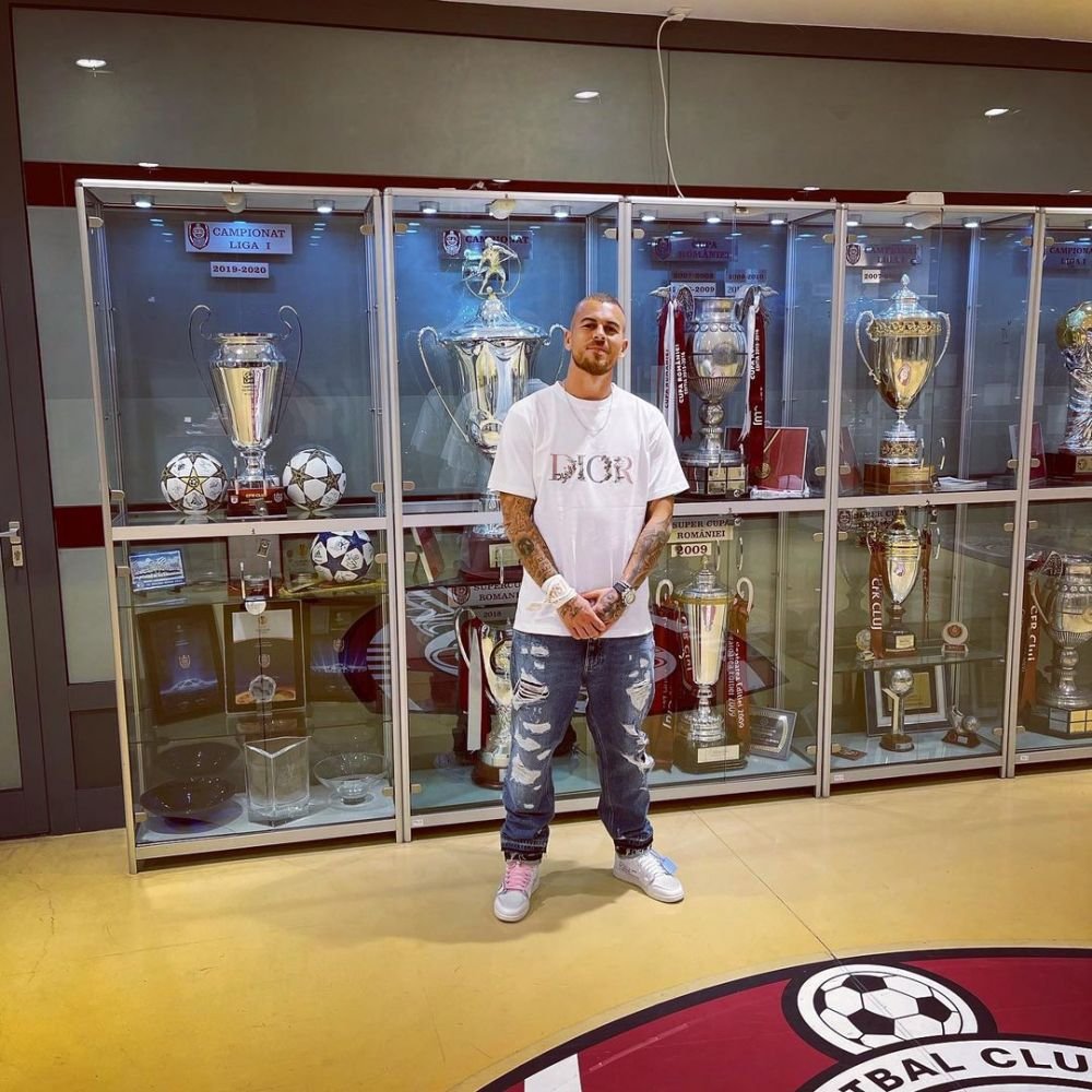 Fotografia cu care Alibec i-a înfuriat pe fanii lui CFR Cluj! În timp ce echipa pierdea, atacantul se distra la UNTOLD_8