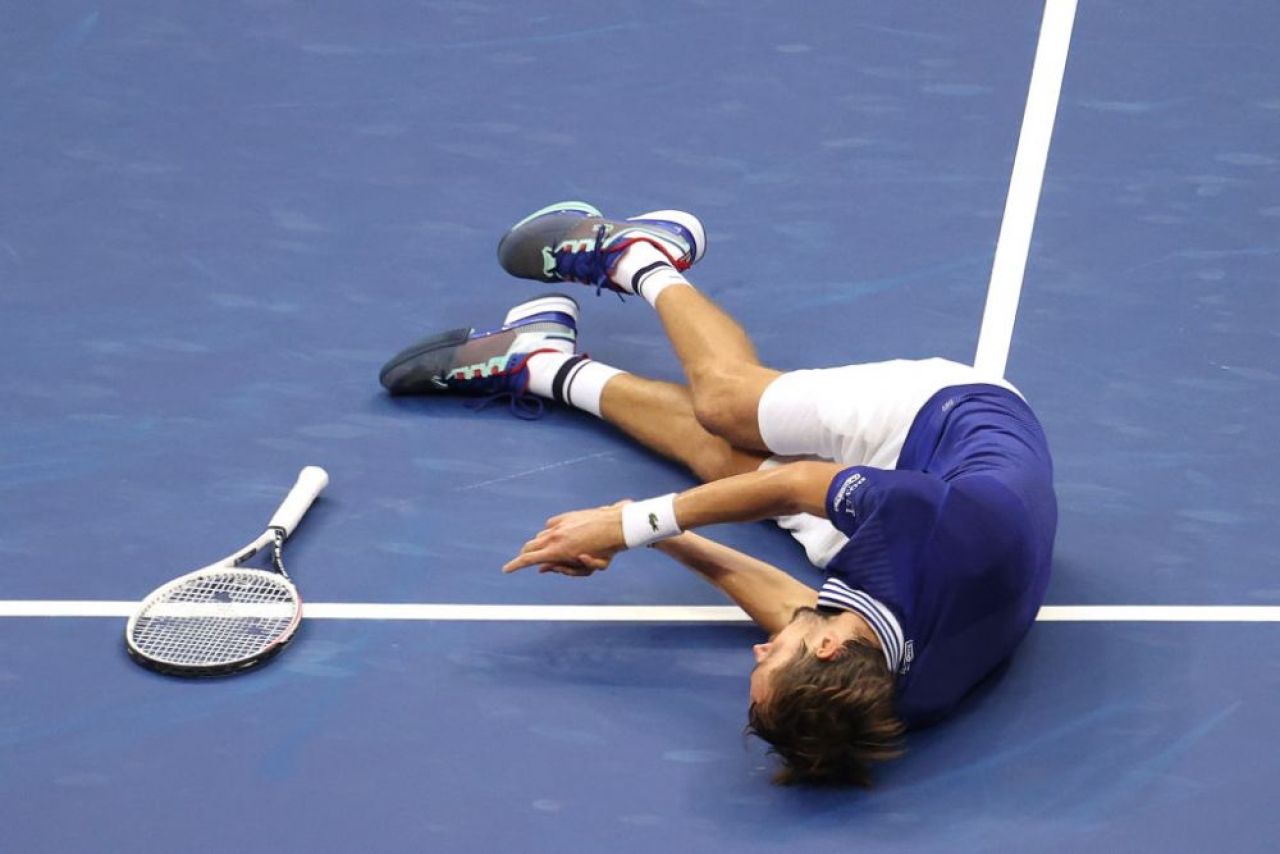 Nimeni nu a mai făcut asta vreodată pe un teren de tenis! Mare iubitor de FIFA, Daniil Medvedev a sărbătorit victoria la US Open într-un mod caraghios _2
