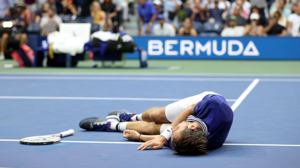 Nimeni nu a mai făcut asta vreodată pe un teren de tenis! Mare iubitor de FIFA, Daniil Medvedev a sărbătorit victoria la US Open într-un mod caraghios _3