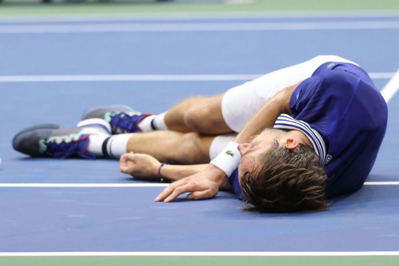 Nimeni nu a mai făcut asta vreodată pe un teren de tenis! Mare iubitor de FIFA, Daniil Medvedev a sărbătorit victoria la US Open într-un mod caraghios _6