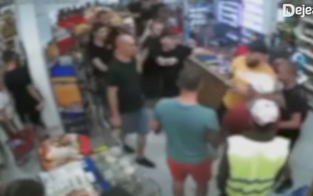 Momente ireale în Dej! Fanii lui CSA au bătut un politician într-un magazin! Totul a fost surprins de camere_2
