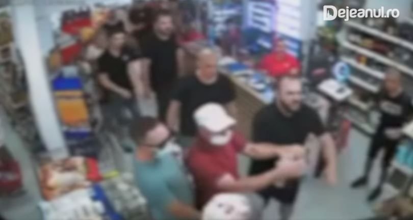 Momente ireale în Dej! Fanii lui CSA au bătut un politician într-un magazin! Totul a fost surprins de camere_3