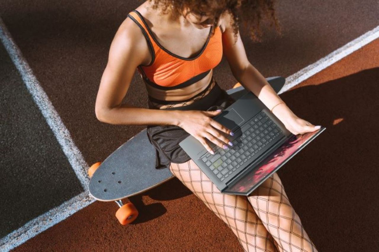 Laptopuri pentru școală online: trei modele ASUS concepute pentru elevi (P)_1
