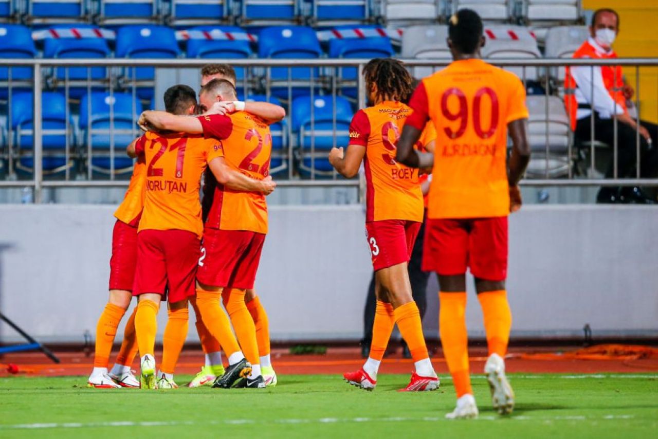 Moruțan, văzut indispensabil la Galatasaray: „Atât timp cât n-are piciorul rupt sau nu leșină, trebuie să joace”_5