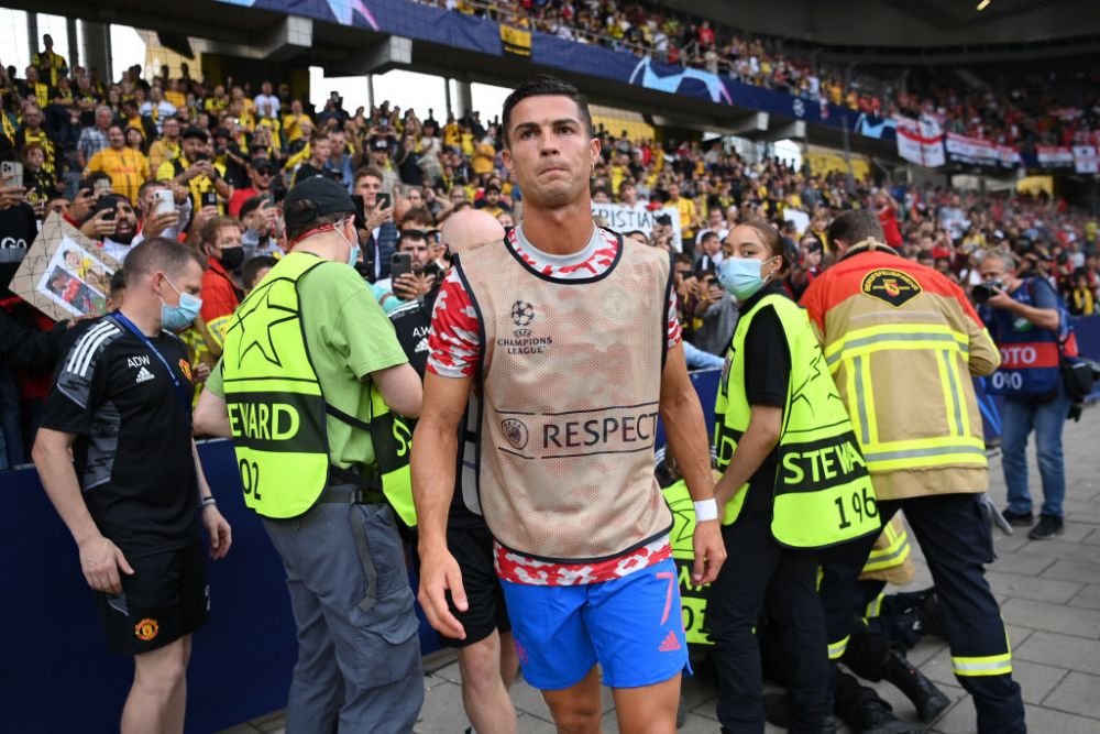 Gest superb al lui Ronaldo înainte de startul meciului cu Young Boys, după ce un steward a fost lovit cu mingea în față _2