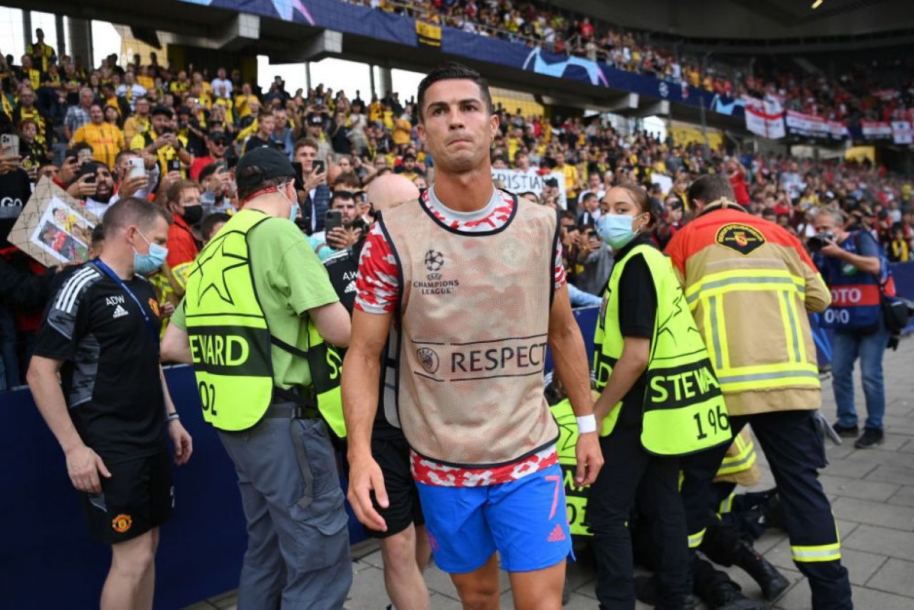 Gest superb al lui Ronaldo înainte de startul meciului cu Young Boys, după ce un steward a fost lovit cu mingea în față _2