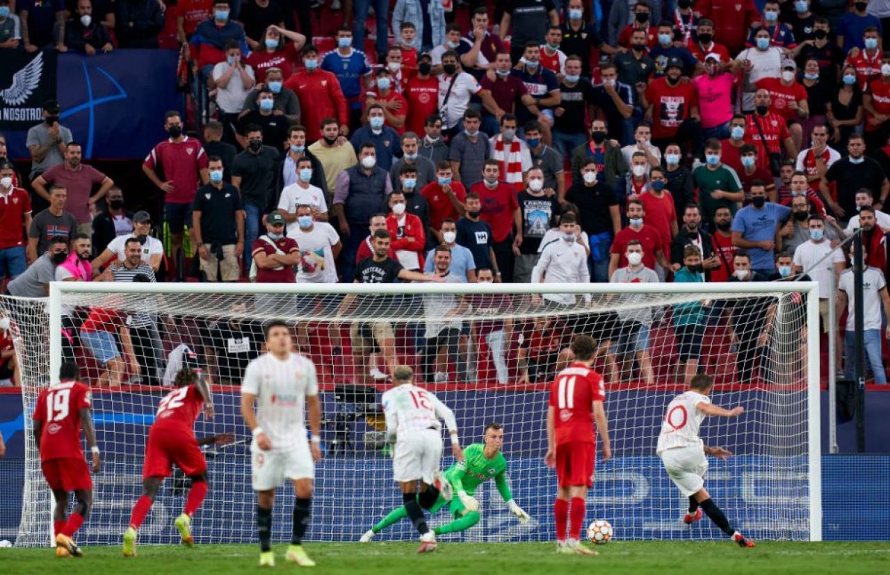 S-a scris istorie în Champions League! Sevilla - Salzburg, primul meci în care se acordă patru penalty-uri _3