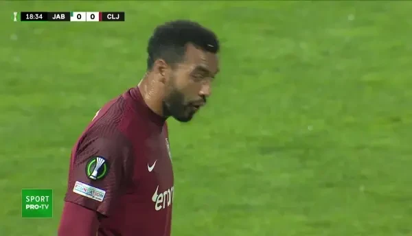 Lovitură liberă pentru CFR Cluj! Omrani execută, dar trimite mult peste poartă!