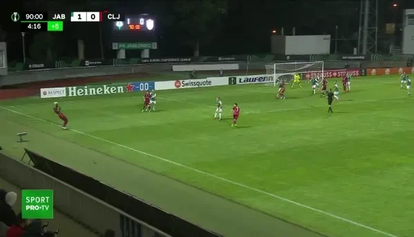 OCAZIE CFR Cluj! Costache primește în fața porții, dar nu reușește să profite de situație și trimite pe lângă poartă