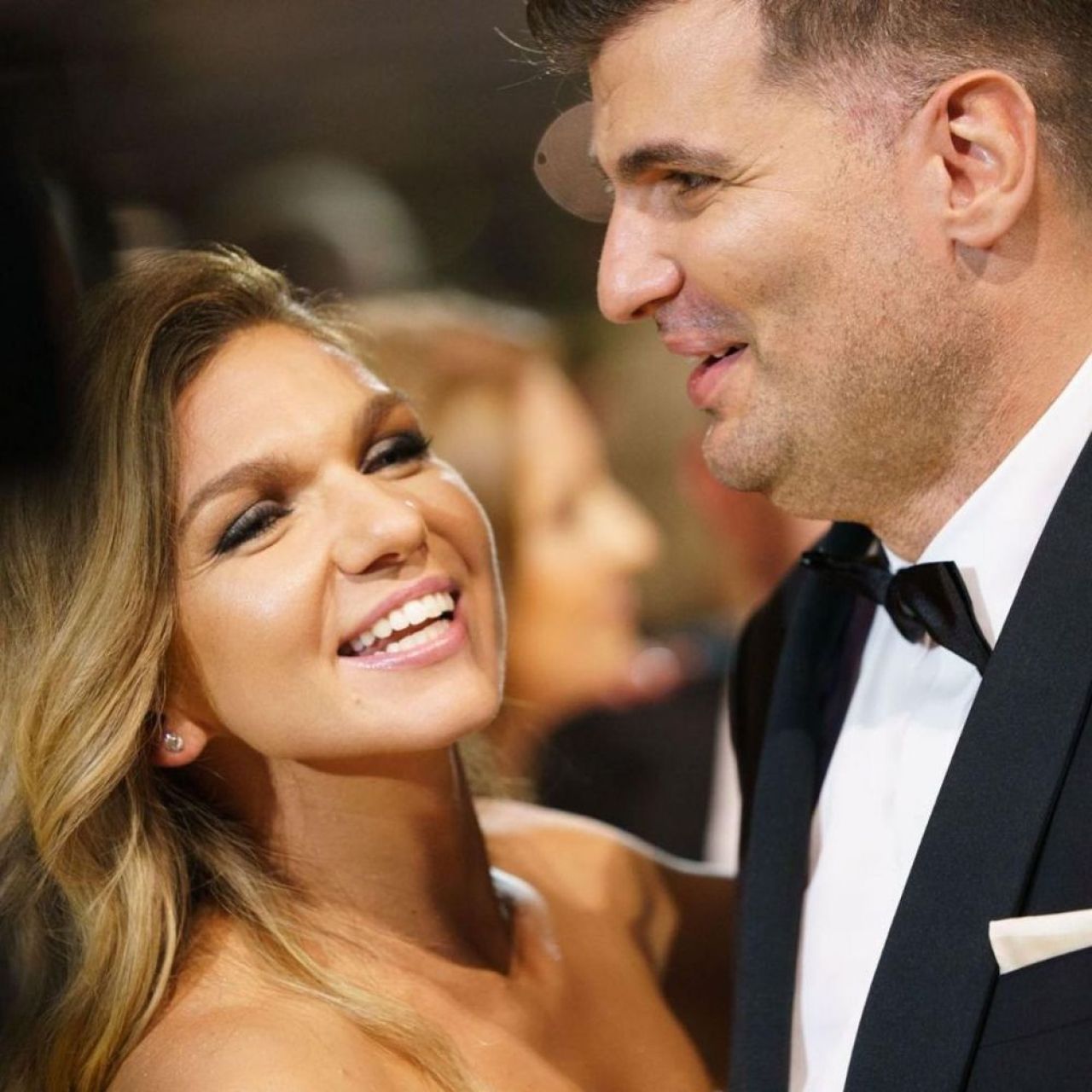 Simona Halep a ales două ținute spectaculoase la cununia civilă. Cât au costat rochiile cu care a impresionat _6