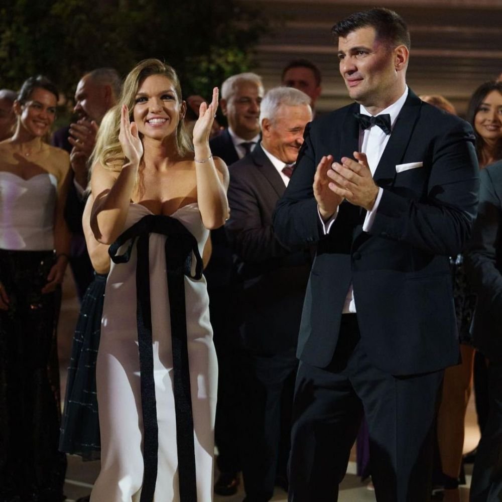 Simona Halep a ales două ținute spectaculoase la cununia civilă. Cât au costat rochiile cu care a impresionat _11