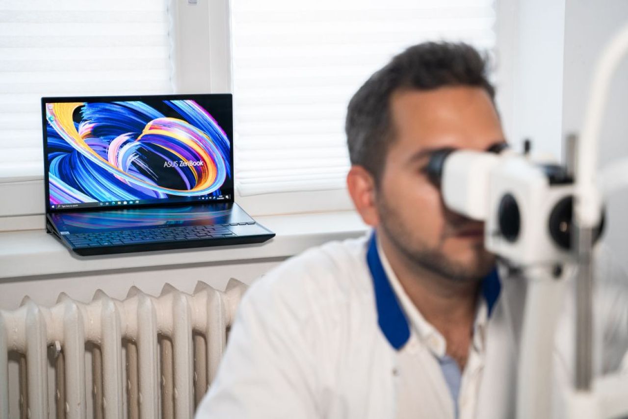 Specialistul oftalmolog recomandă ecranul OLED (P) _3