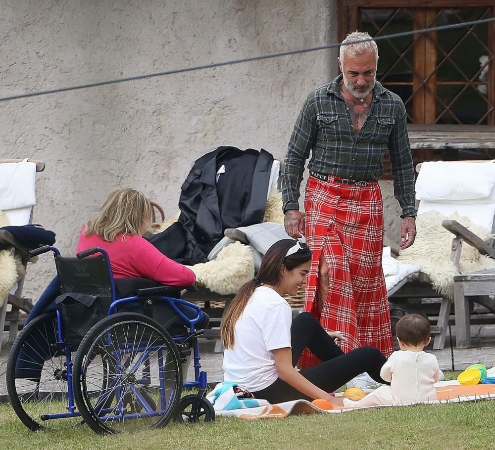 Gianluca Vacchi, apariție extravagantă în vacanță. Milionarul italian a ales un obiect vestimentar inedit _4