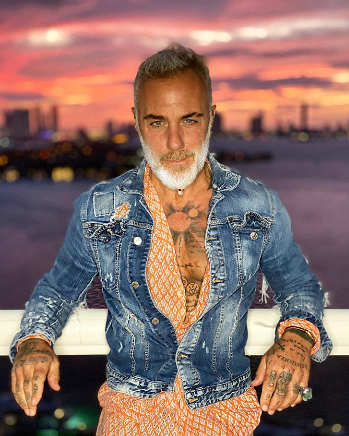 Gianluca Vacchi, apariție extravagantă în vacanță. Milionarul italian a ales un obiect vestimentar inedit _8