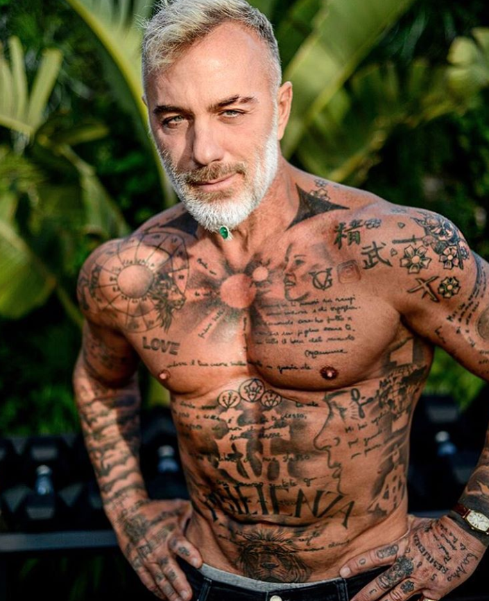 Gianluca Vacchi, apariție extravagantă în vacanță. Milionarul italian a ales un obiect vestimentar inedit _9