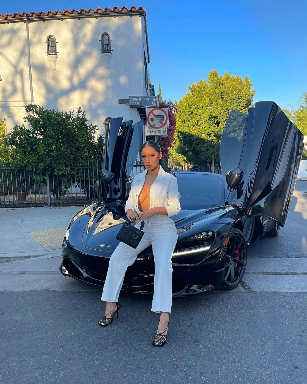 Lewis Hamilton, surprins alături de un model controversat. Cum arată tânăra cu care ar fi petrecut după MET Gala _2