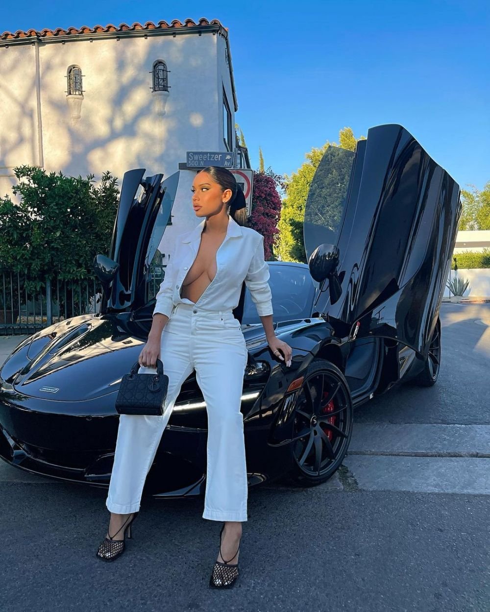 Lewis Hamilton, surprins alături de un model controversat. Cum arată tânăra cu care ar fi petrecut după MET Gala _3