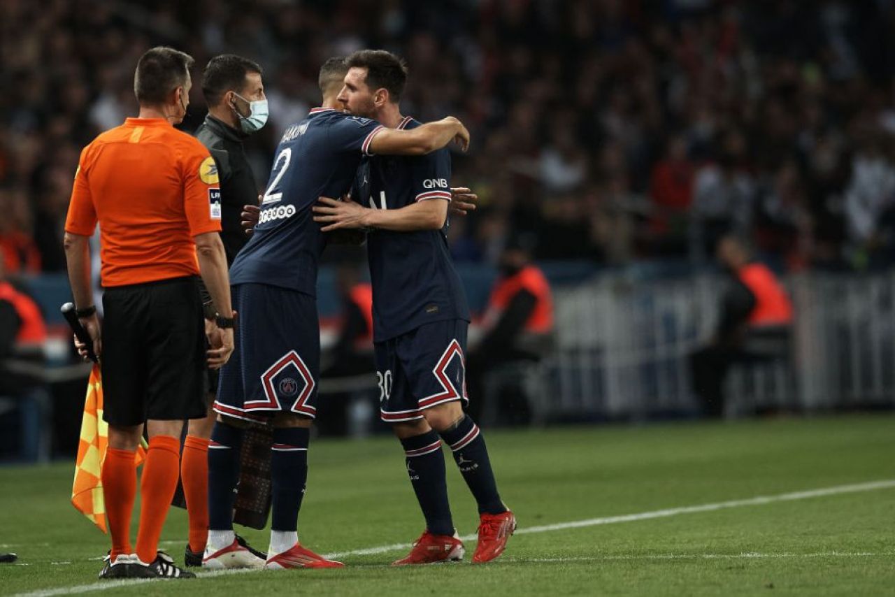 Ce a făcut Messi la finalul partidei cu Olympique Lyon. Fanii l-au taxat pentru gestul său _1