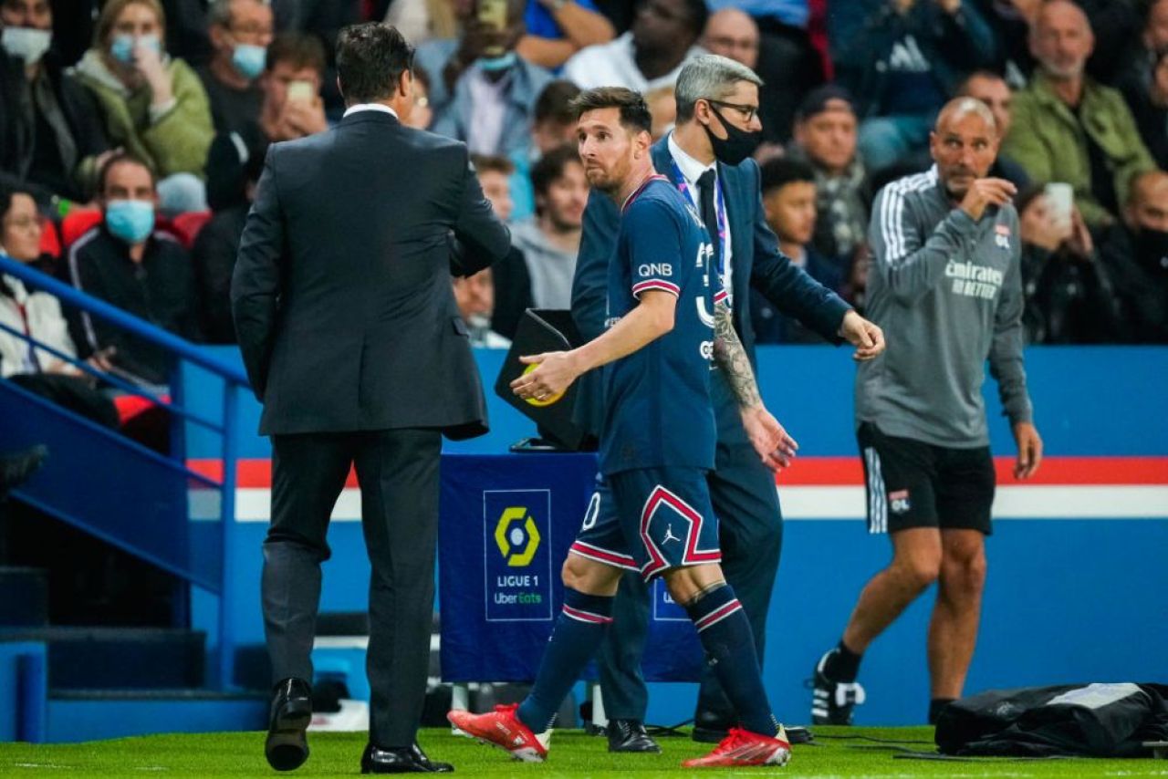 Ce a făcut Messi la finalul partidei cu Olympique Lyon. Fanii l-au taxat pentru gestul său _2
