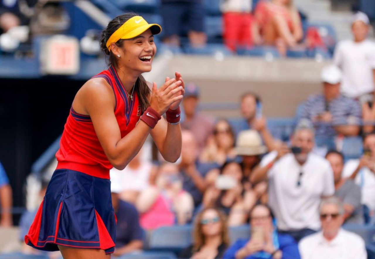 Se aude clinchetul banilor! Cât au costat bijuteriile purtate de Emma Răducanu în timpul finalei US Open și ce contract major a semnat _3