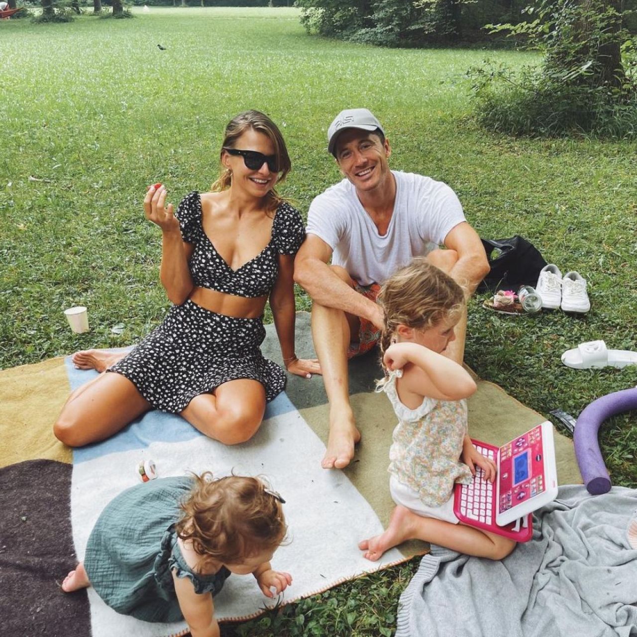 Robert Lewandowski a câștigat Gheata de Aur. Polonezul a fost însoțit la ceremonie de frumoasa lui soție_1