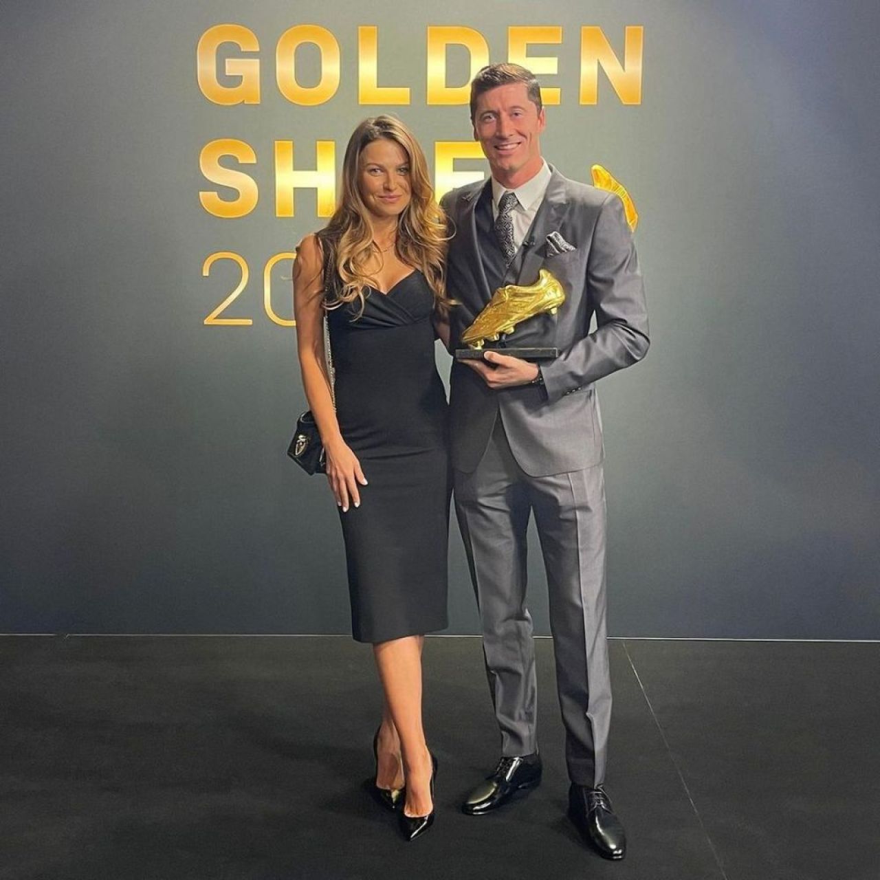 Robert Lewandowski a câștigat Gheata de Aur. Polonezul a fost însoțit la ceremonie de frumoasa lui soție_8