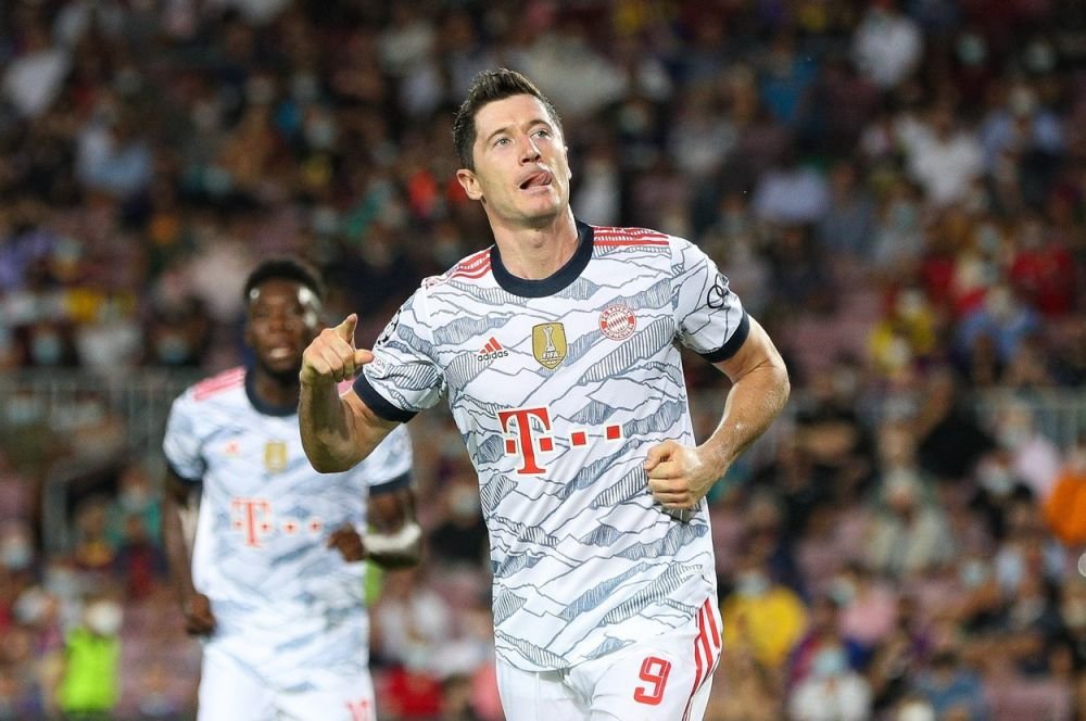 Robert Lewandowski a câștigat Gheata de Aur. Polonezul a fost însoțit la ceremonie de frumoasa lui soție_15