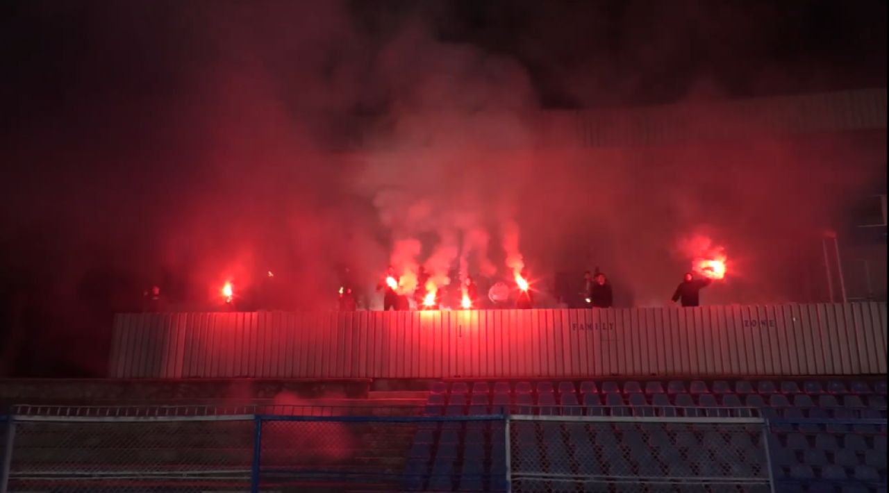 Atmosferă incendiară creată de fani la antrenamentul celor de la CS Hunedoara, înaintea meciului din Cupă cu FCSB_5