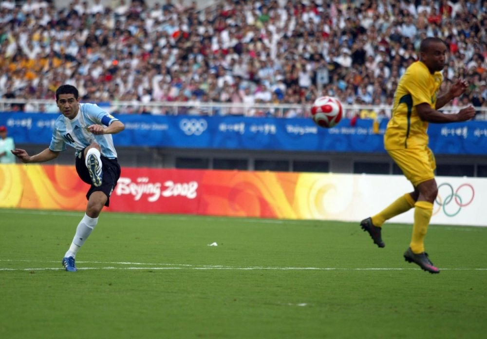Magia nu se uită! Cum execută Riquelme loviturile libere la 43 de ani